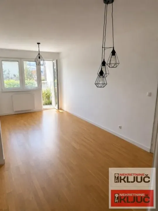 Prodaja, trosoban stan, 59m², Petrovaradin, Novi Sad
