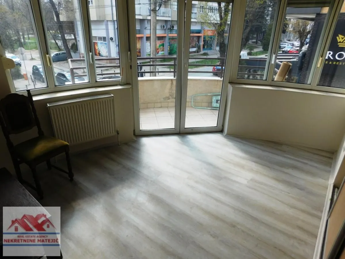Izdavanje, trosoban stan, 71m², Vašarište, Kragujevac