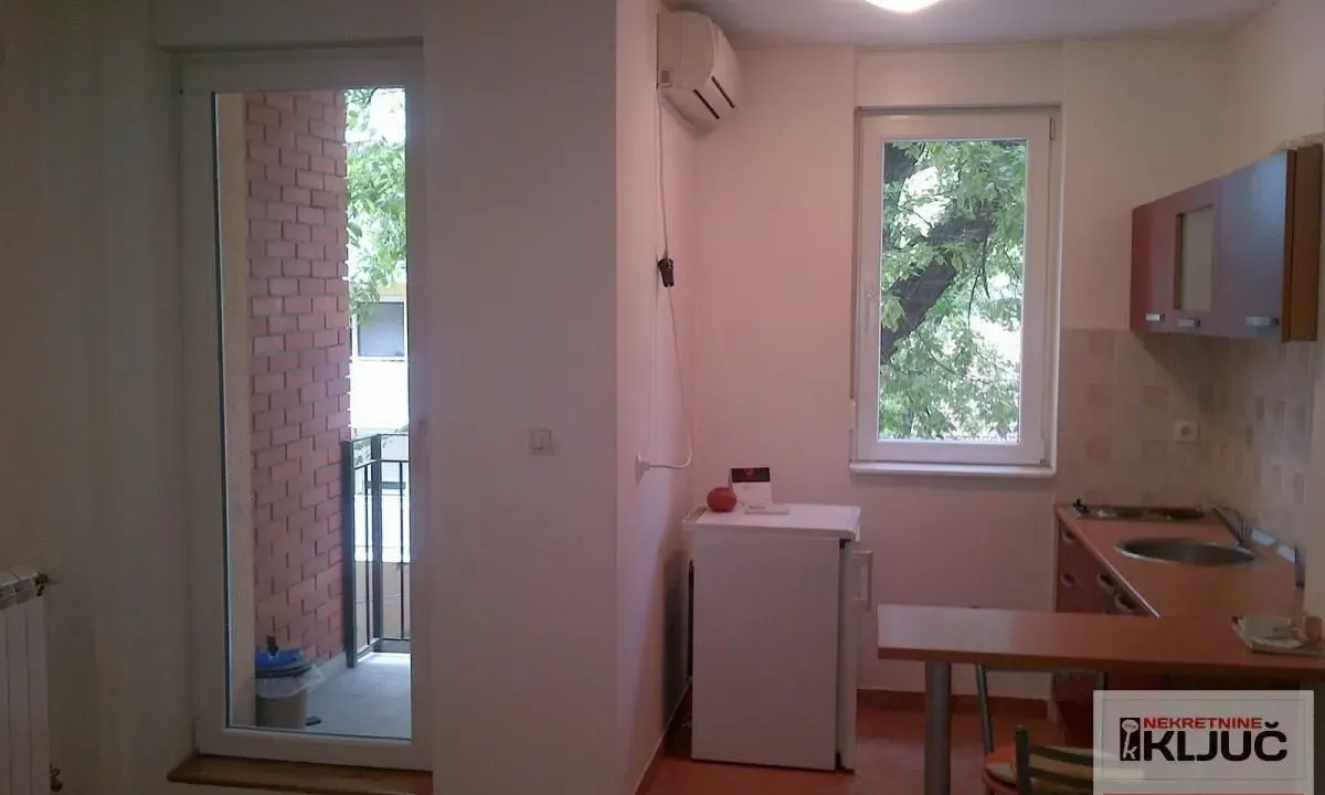 Prodaja, garsonjera, 23m², Socijalno, Novi Sad Sve Podlokacije