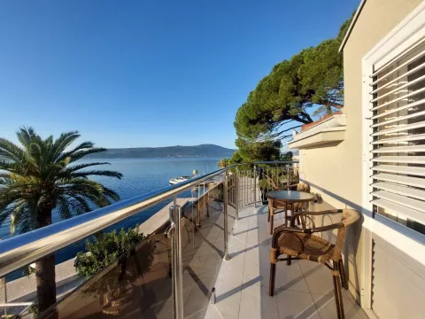 Izdavanje, dvosoban stan, 80m², Centar, Tivat - image 15