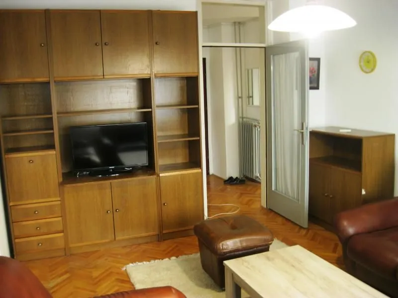 Izdavanje, četvorosoban stan, 96m², Centar, Niš