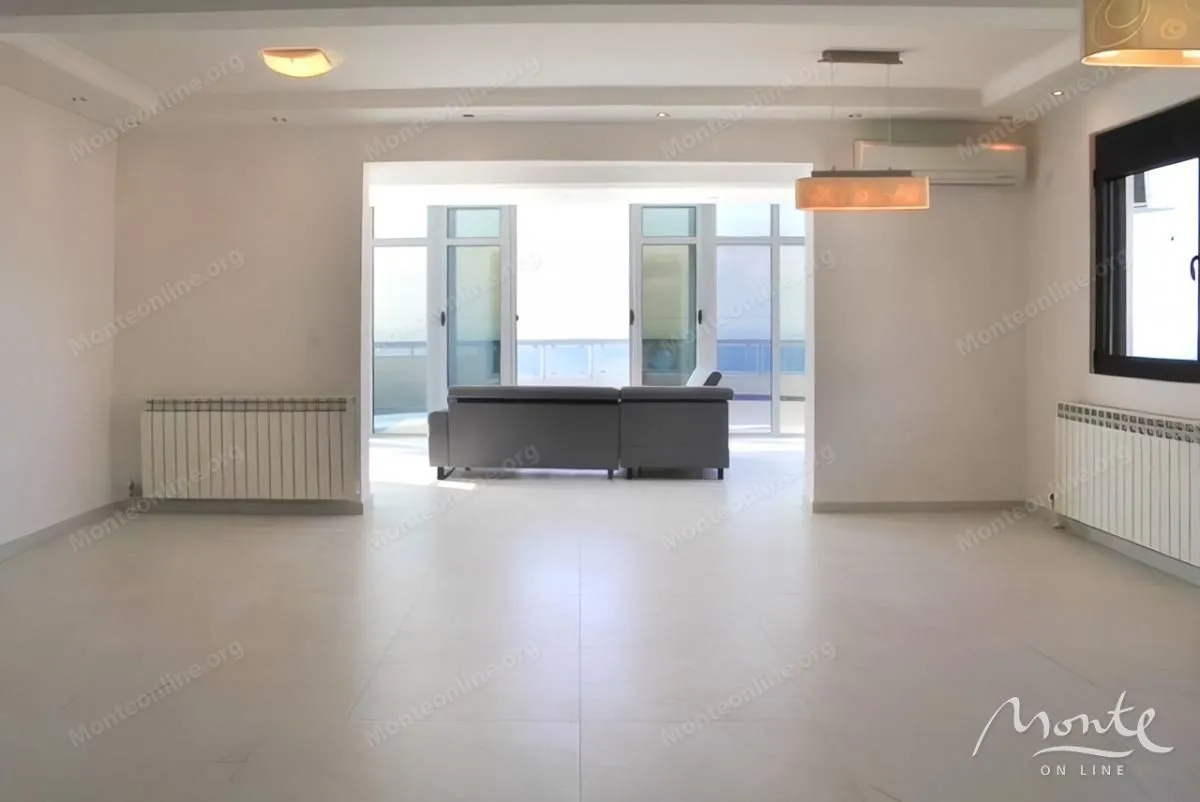 Prodaja, trosoban stan, 241m², Dobre Vode, Bar