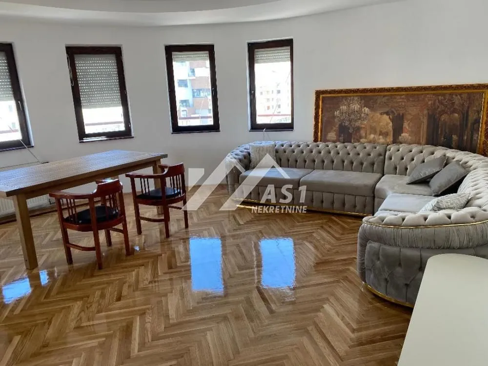 Izdavanje, četvorosoban stan, 100m², Bulevar Evrope, Novi Sad Sve Podlokacije