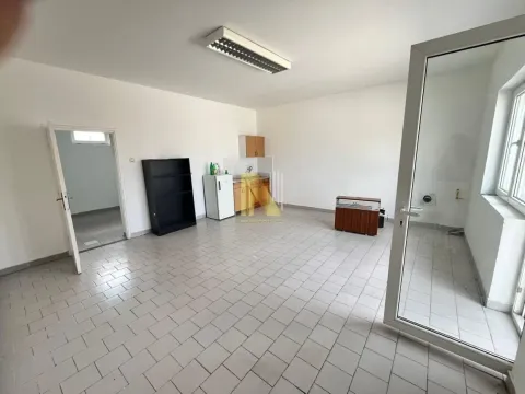 Prodaja, poslovni prostor, 1500m², Centar, Stara Pazova - image 16