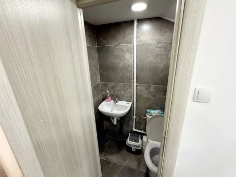 Rent, office space, 50m², Blok 9, Podgorica - image 8