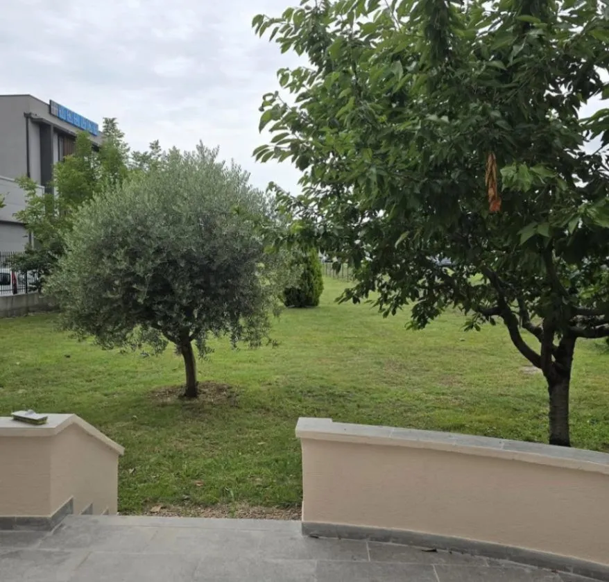 Izdavanje, kuća, 280m², Zabjelo, Podgorica