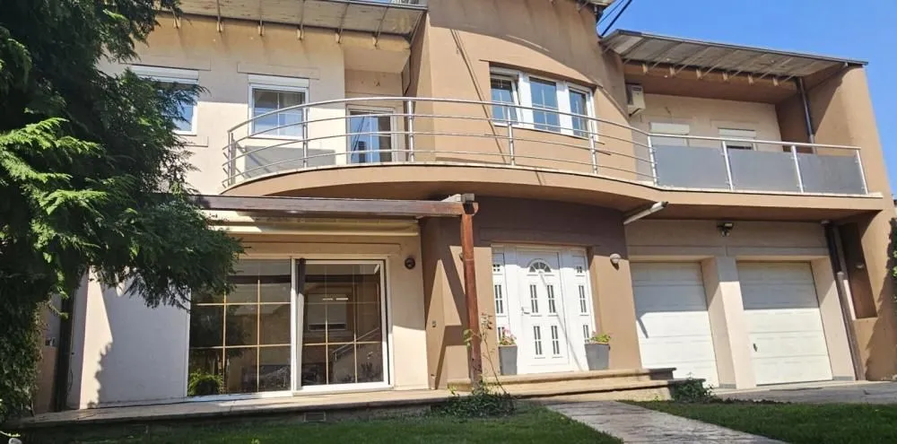 Izdavanje, kuća, 200m², Zemun Novi Grad, Zemun Sve Podlokacije