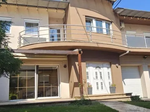 Kuća in Zemun Novi Grad