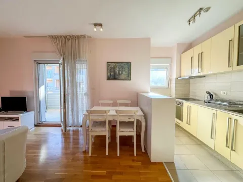 Izdavanje, jednosoban stan, 50m², City Kvart, Podgorica - image 3