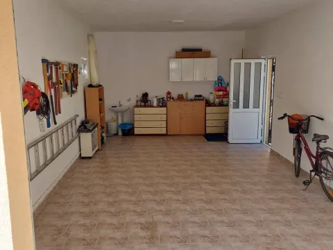 Prodaja, kuća, 169m², Kovači, Kotor - image 12