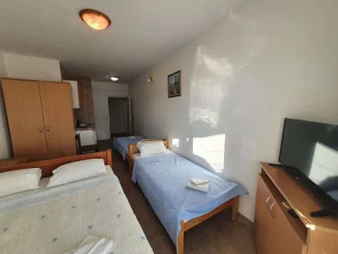 Rent, two bedroom apartment, 59m², Sutomore, Bar - image 10