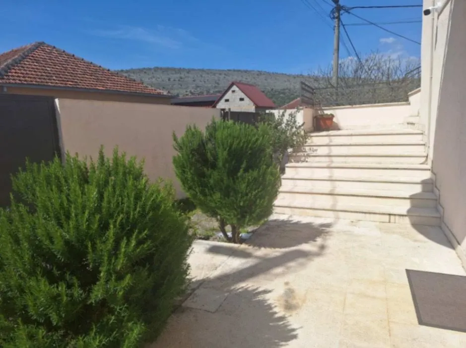 Rent, two bedroom apartment, 120m², Tološi, Podgorica