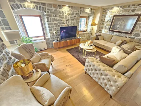 Prodaja, kuća, 211m², Donja Lastva, Tivat - image 3