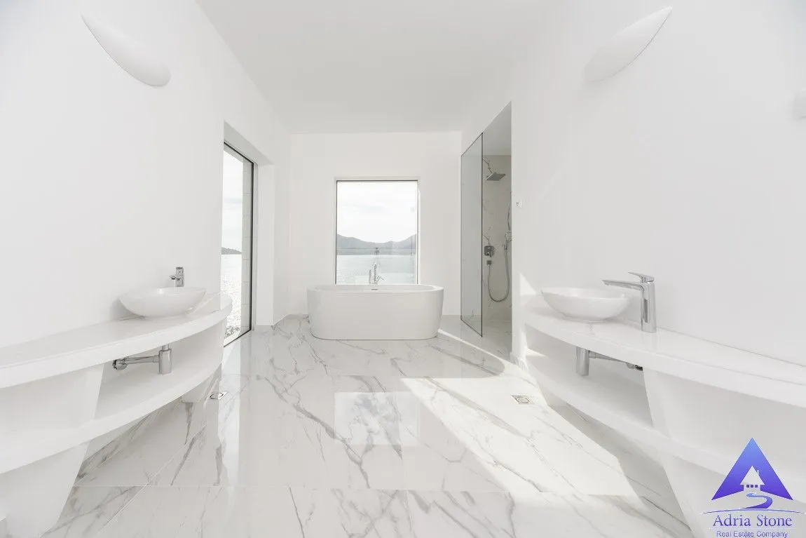 Sale, house, 350m², Kamenovo, Budva