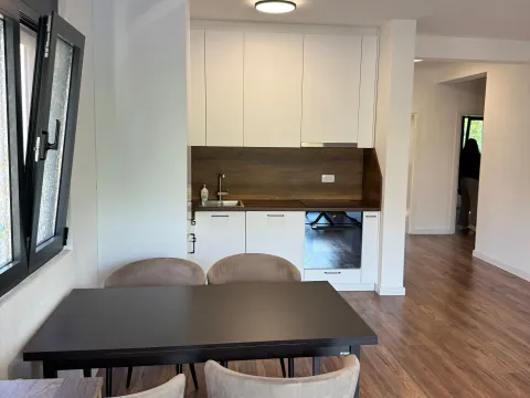 Izdavanje, trosoban stan, 75m², Polje, Bar - image 11
