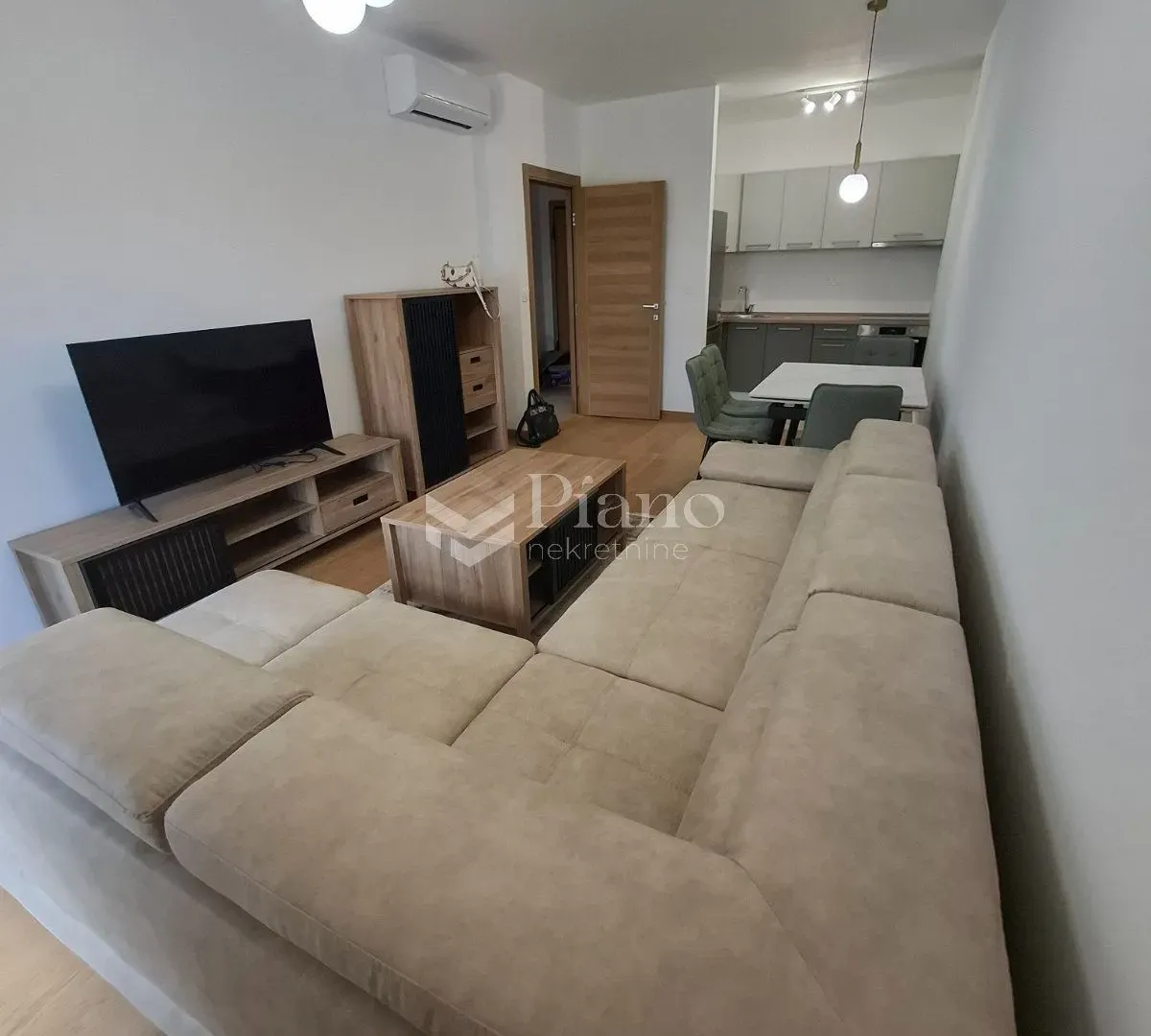Izdavanje, jednosoban stan, 45m², City Kvart, Podgorica