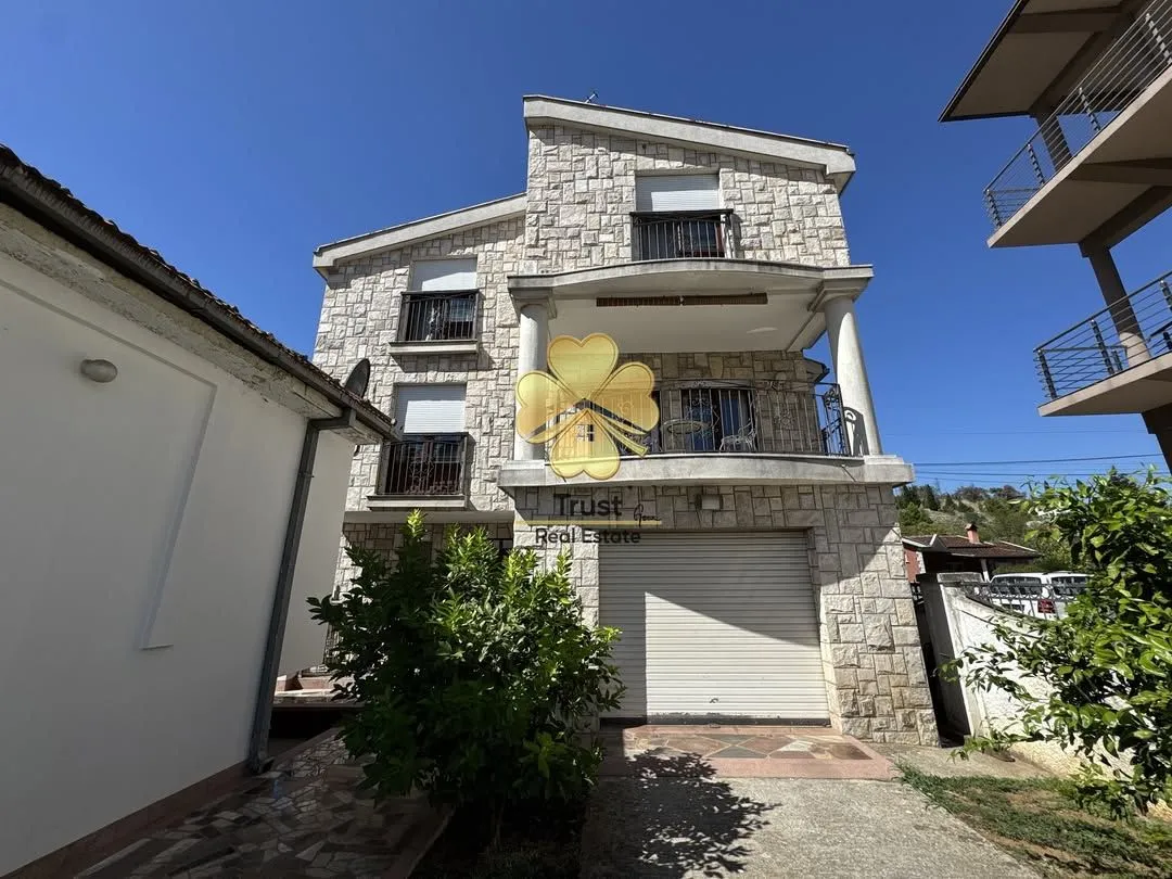 Prodaja, kuća, 270m², Masline, Podgorica