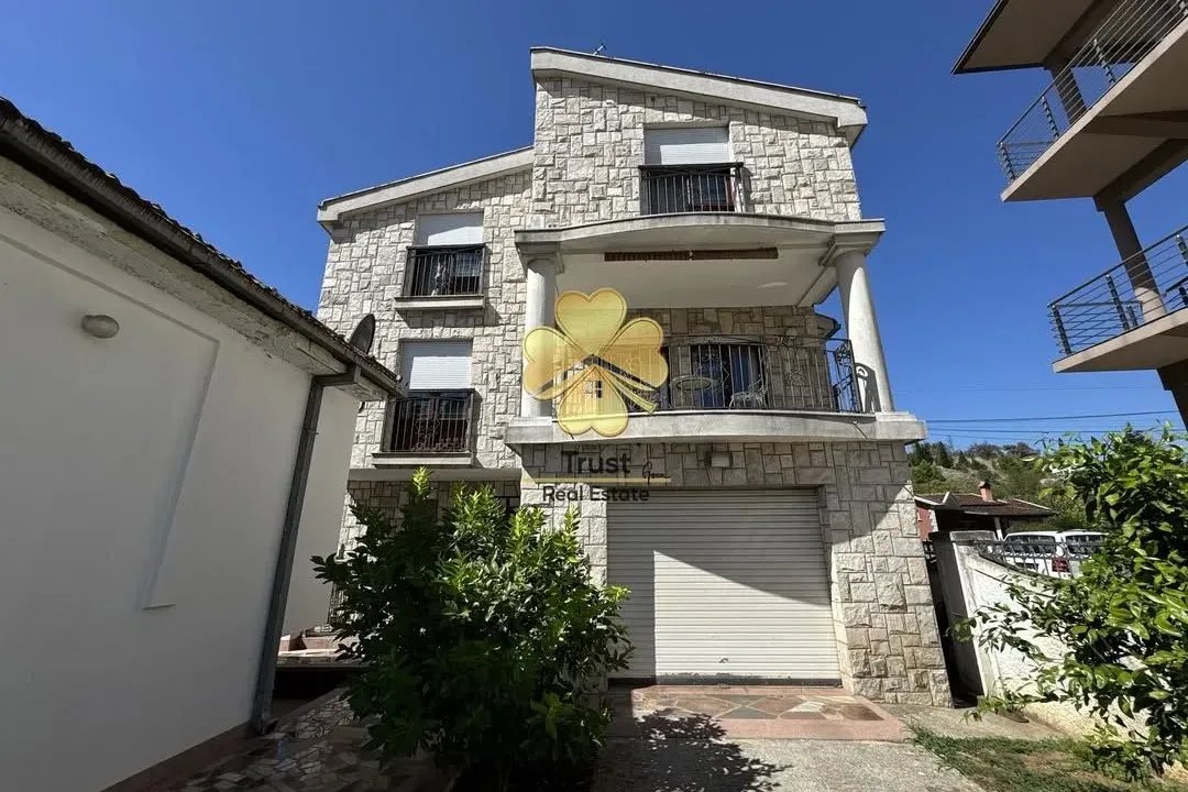 Sale, house, 270m², Masline, Podgorica