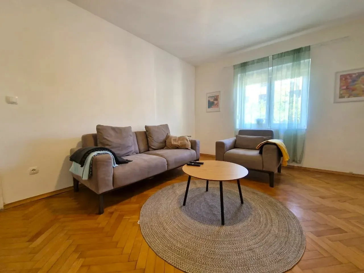 Izdavanje, stan, 100m², Tivat, Crna Gora