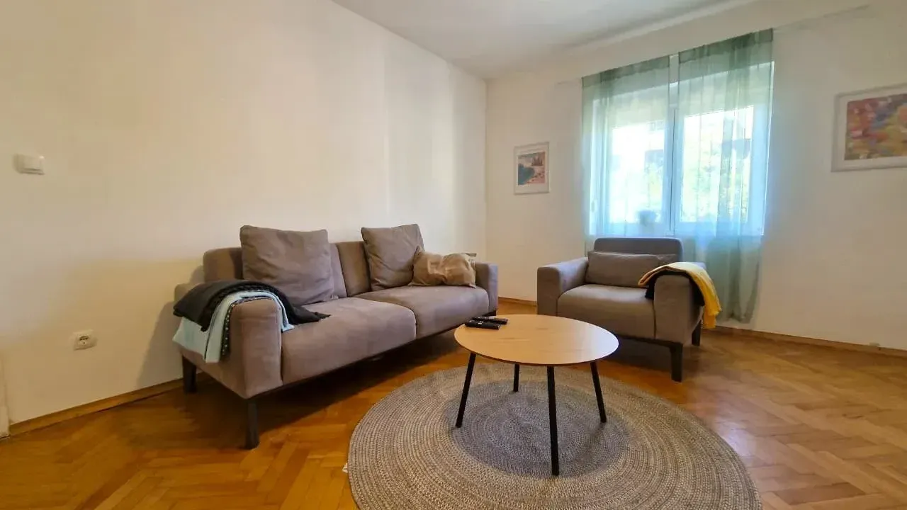 Izdavanje, stan, 100m², Tivat, Crna Gora