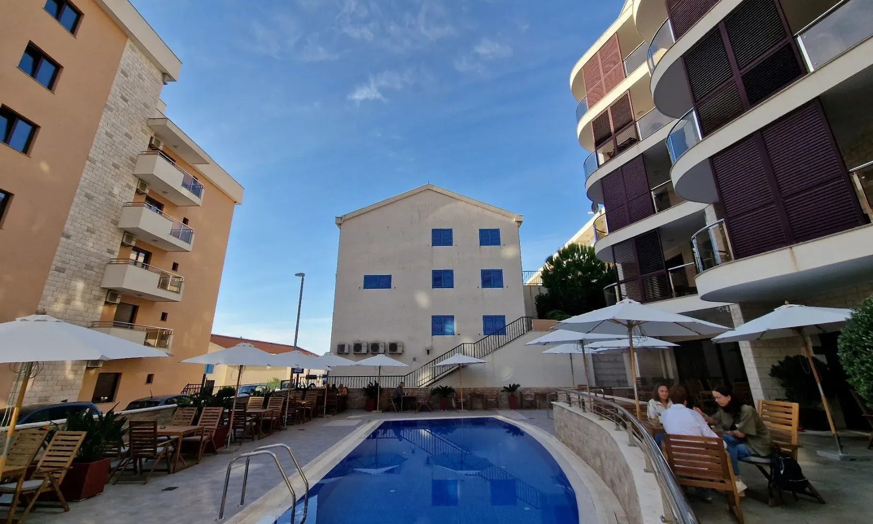 Izdavanje, jednosoban stan, 87m², Bečići, Budva