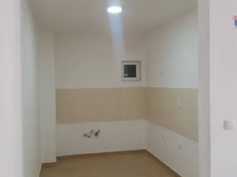 Izdavanje, četvorosoban stan, 90m², Detelinara, Novi Sad Sve Podlokacije - image 4