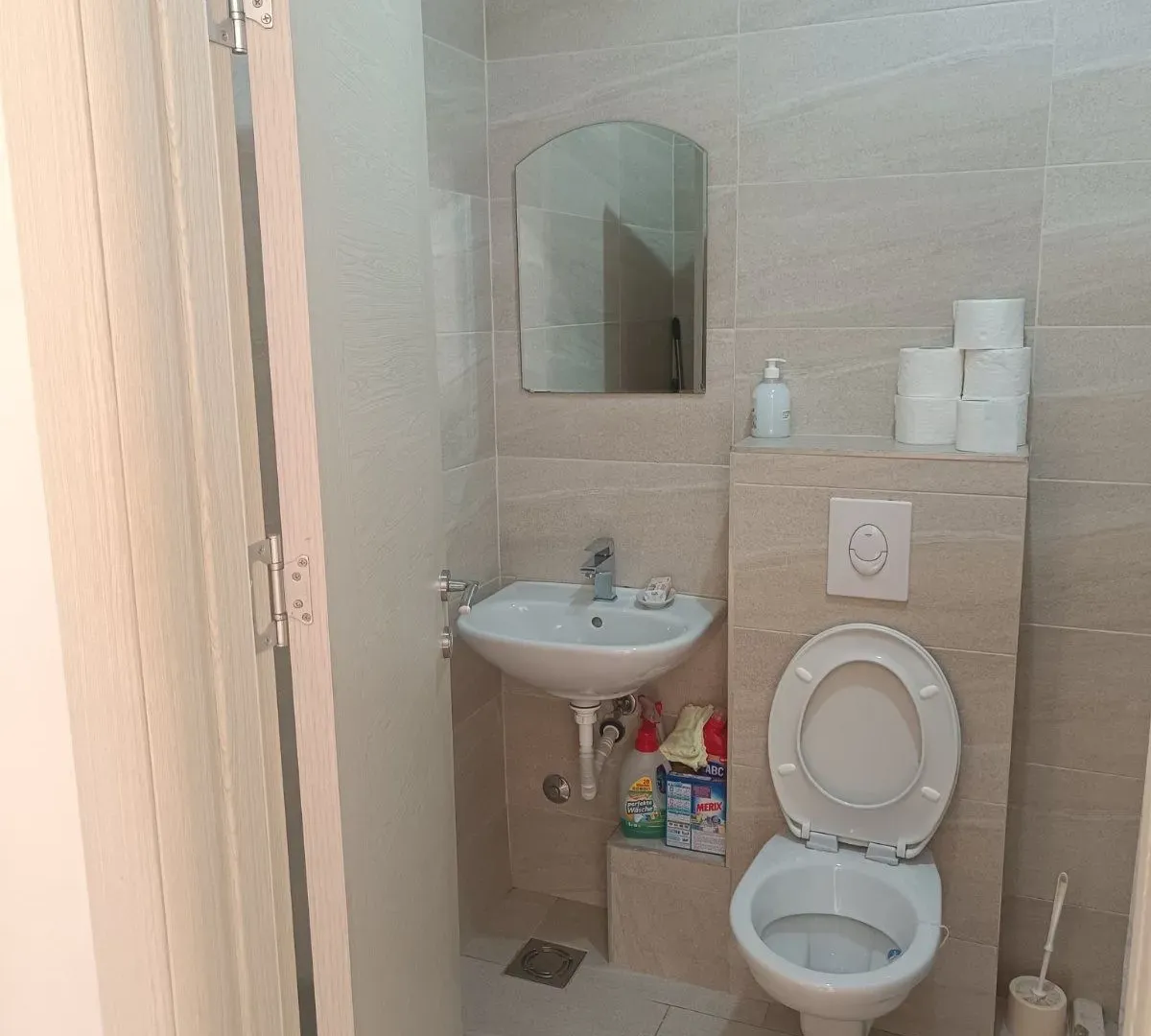 Izdavanje, jednosoban stan, 36m², Lazi, Budva