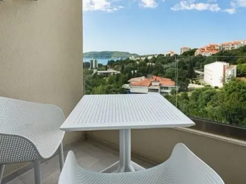 Izdavanje, garsonjera, 36m², Bečići, Budva - image 4