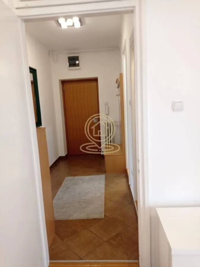 Izdavanje, trosoban stan, 82m², Centar, Novi Sad