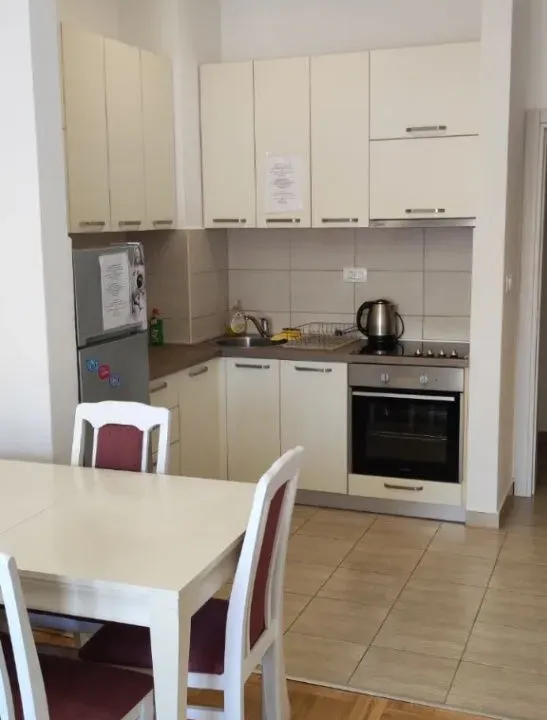 Izdavanje, dvosoban stan, 59m², Budva, Crna Gora