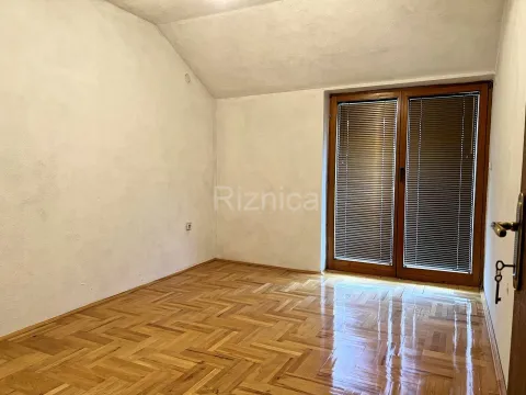 Sale, house, 306m², Niš, Srbija - image 10