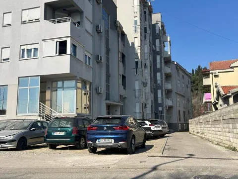 Rent, two bedroom apartment, 55m², Ljubović, Podgorica - image 8