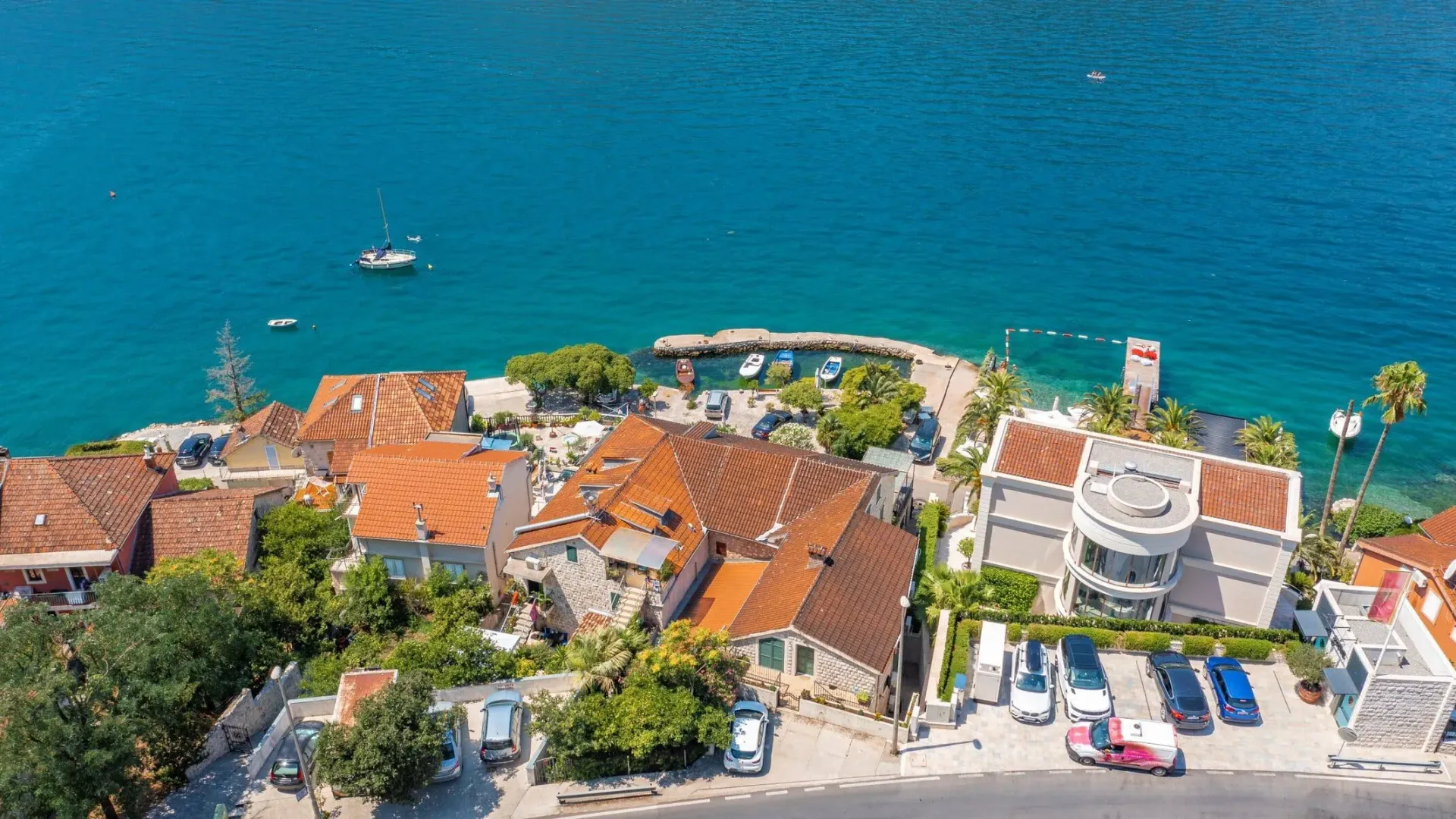 Sale, house, 400m², Dobrota, Kotor