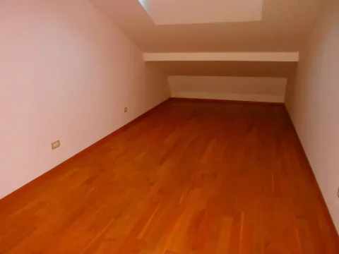 Izdavanje, četvorosoban stan, 186m², Podgorica, Crna Gora - image 21