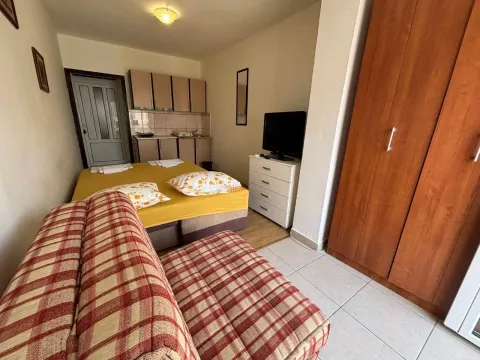 Izdavanje, jednosoban stan, 25m², Centar, Budva - image 11