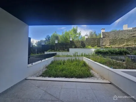 Prodaja, jednosoban stan, 55m², Bečići, Budva - image 1