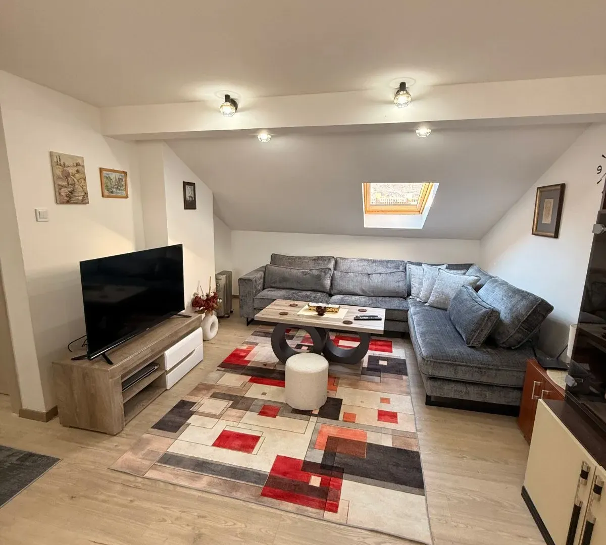 Rent, one bedroom apartment, 45m², Centar, Cetinje