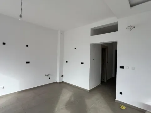 Prodaja, četvorosoban stan, 124m², Tivat, Crna Gora - image 8