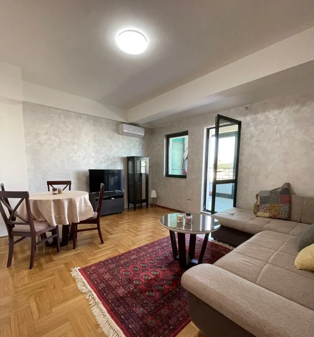 Izdavanje, jednosoban stan, 68m², Centar, Podgorica