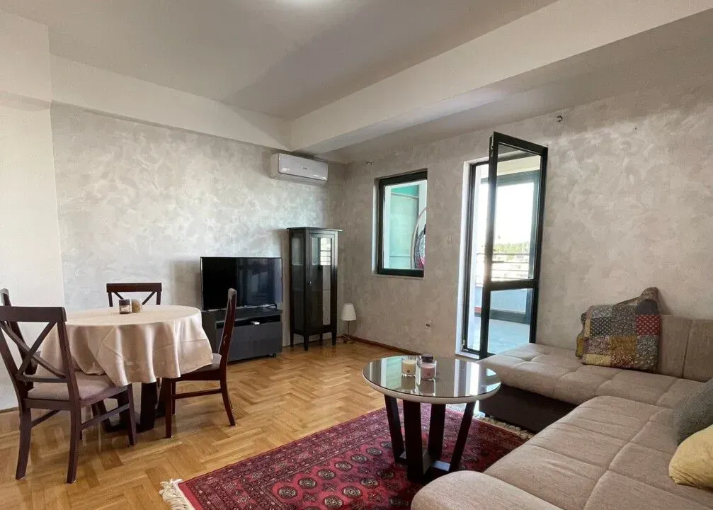 Izdavanje, jednosoban stan, 68m², Centar, Podgorica