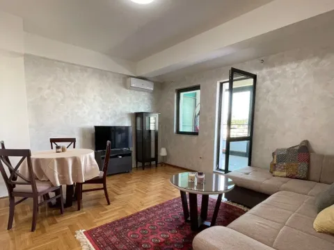 Izdavanje, jednosoban stan, 68m², Centar, Podgorica - image 1
