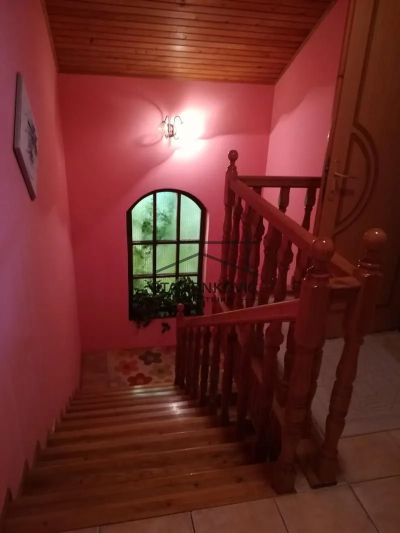 Prodaja, kuća, 250m², Novo naselje, Novi Sad