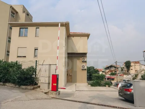 Izdavanje, dvosoban stan, 80m², Tivat, Crna Gora - image 8