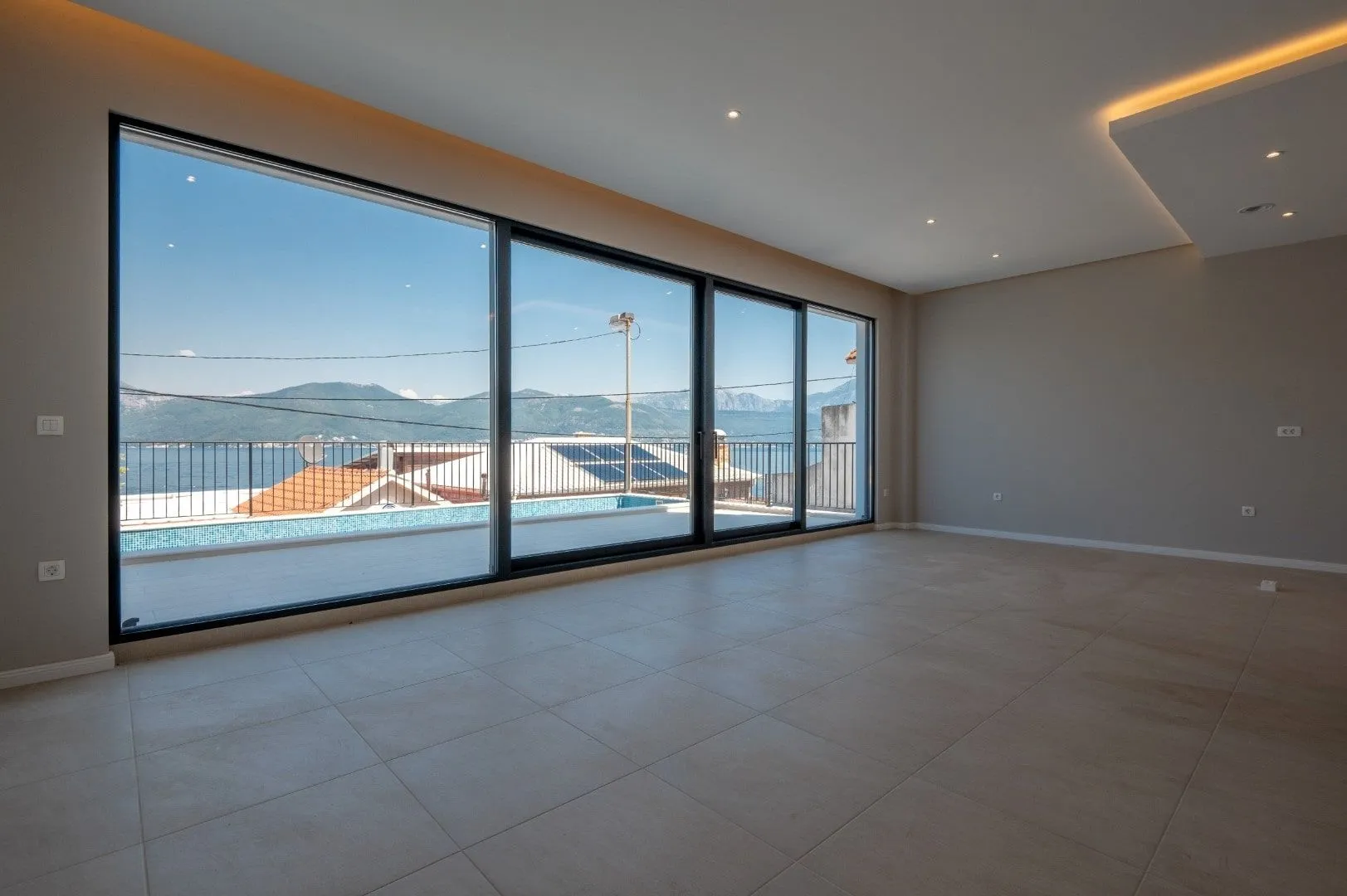 Prodaja, kuća, 200m², Krašići, Tivat