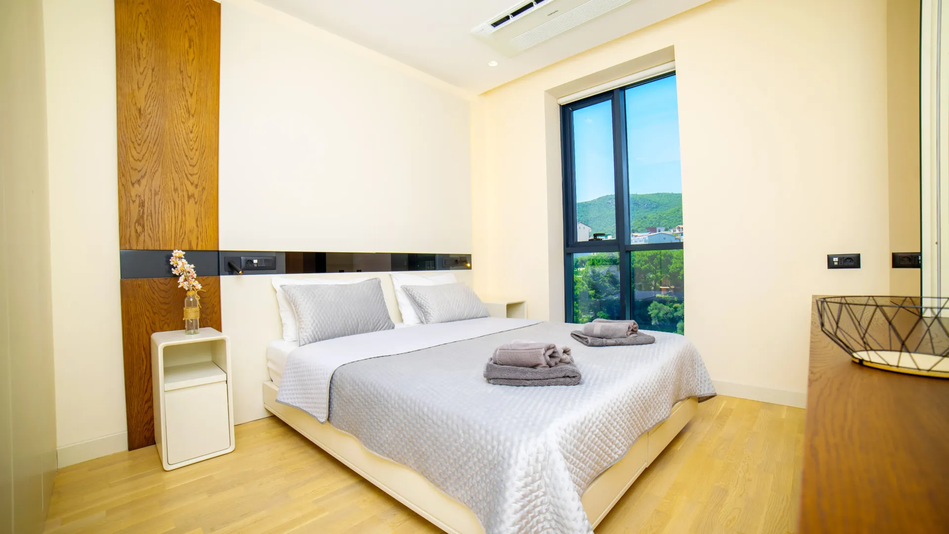 Sale, two bedroom apartment, 149m², Bečići, Budva