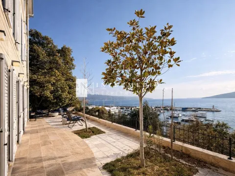 Prodaja, četvorosoban stan, 106m², Centar, Herceg Novi - image 2