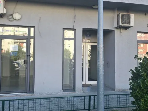 Rent, office space, 30m², Stari Aerodrom, Podgorica - image 2