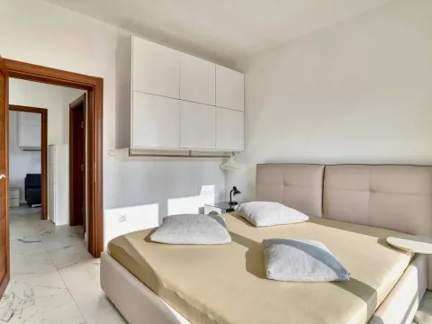Sale, two bedroom apartment, 60m², Petrovac, Budva - image 7
