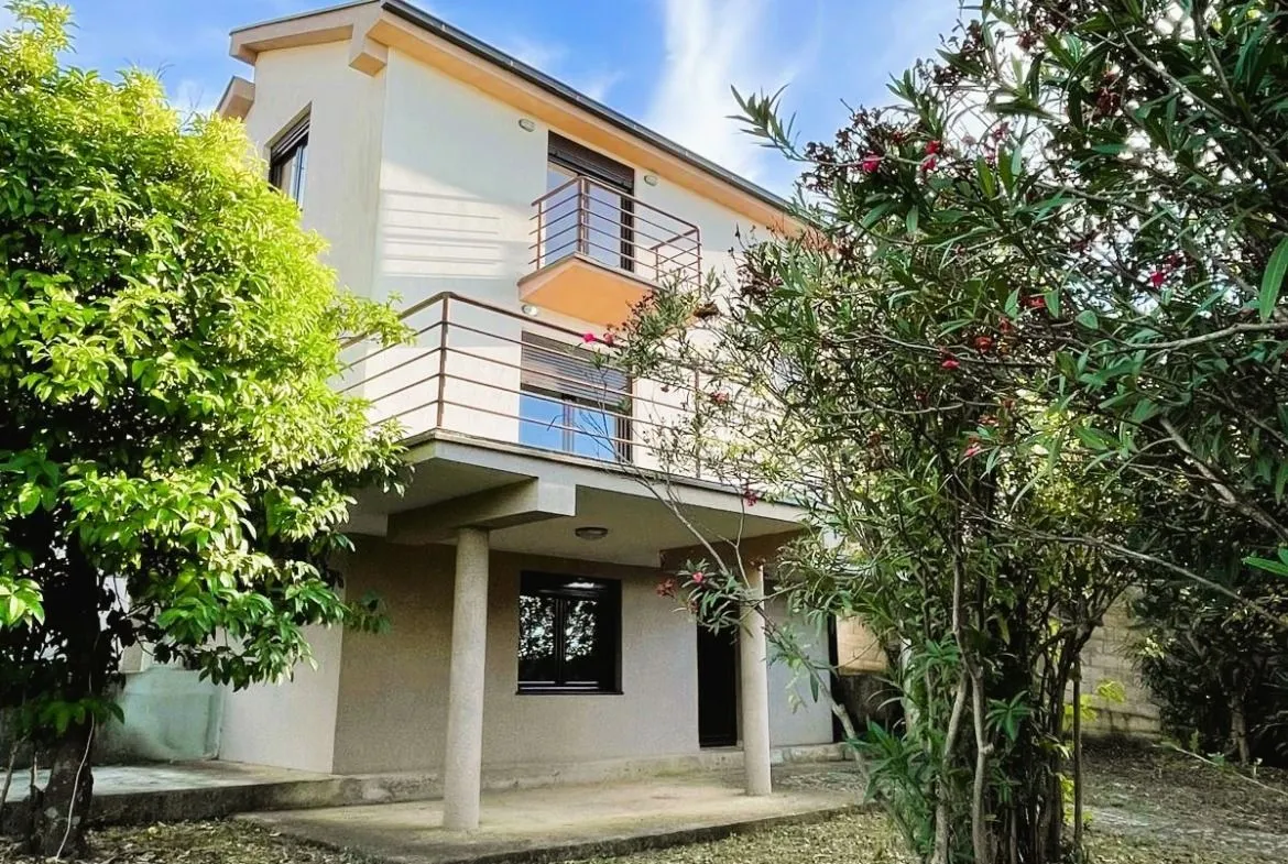 Prodaja, kuća, 145m², Utjeha, Bar