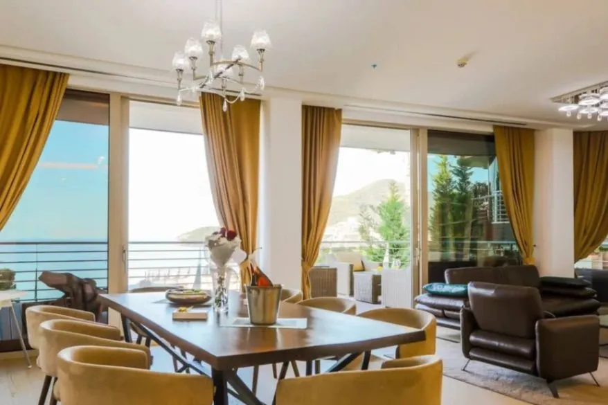 Rent, two bedroom apartment, 182m², Dukley Gardens, Budva